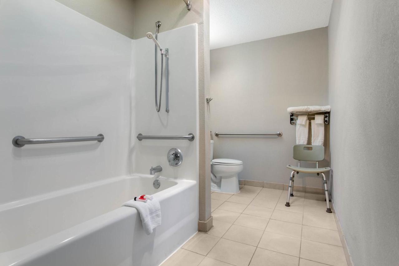 Queen Room - Disability Access/Non-Smoking at Microtel Inn & Suites by Wyndham Philadelphia Airport