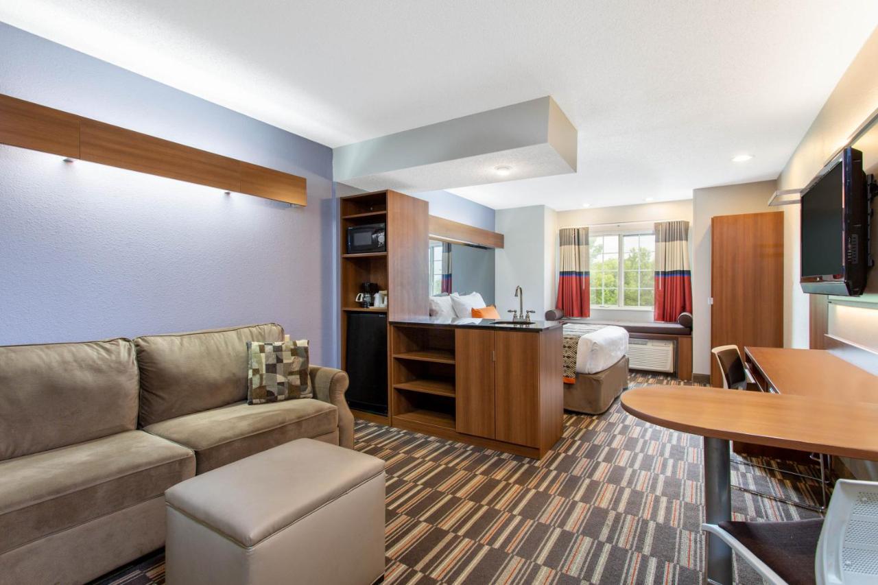 Queen Suite - Non-Smoking at Microtel Inn & Suites by Wyndham Philadelphia Airport