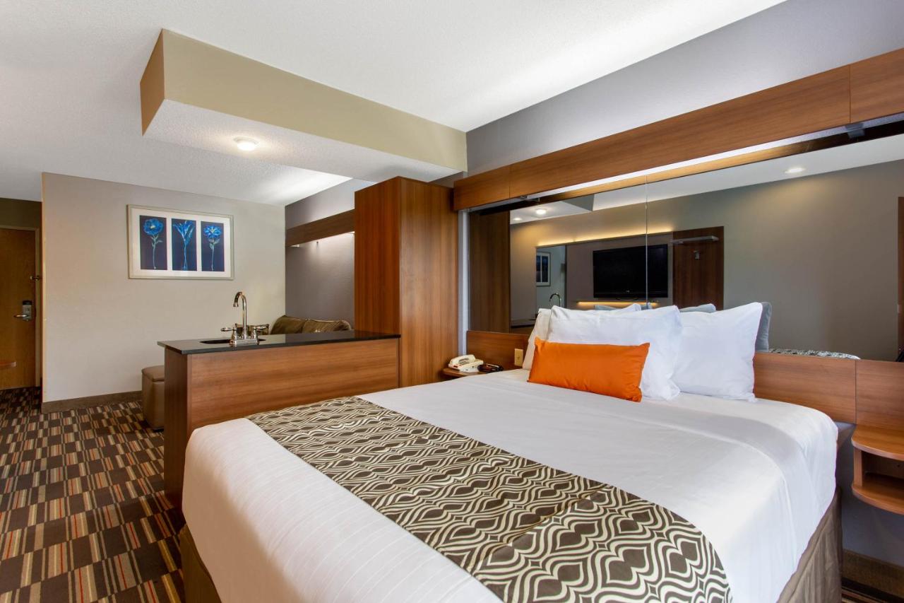 Queen Suite - Non-Smoking at Microtel Inn & Suites by Wyndham Philadelphia Airport