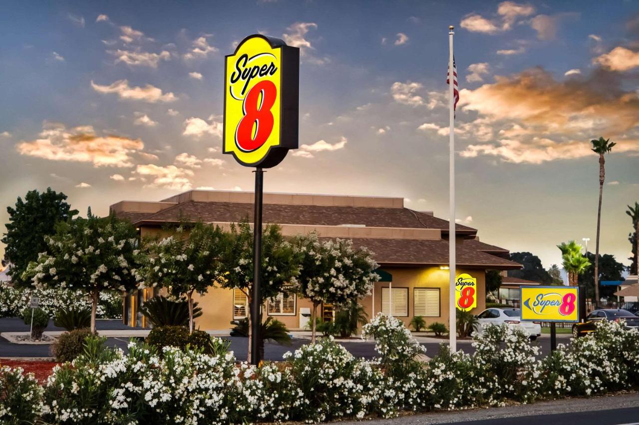 | Super 8 by Wyndham Lindsay Olive Tree