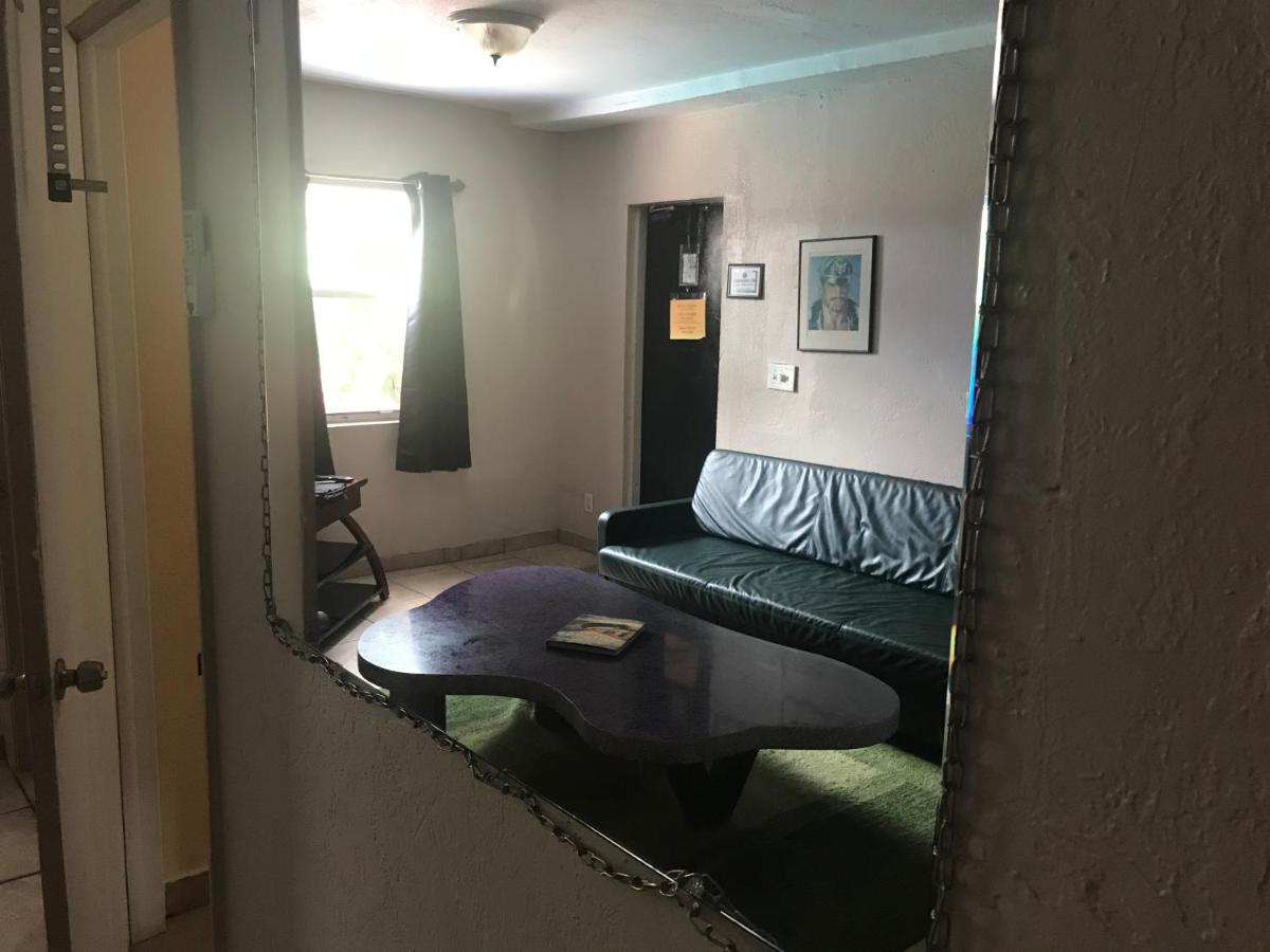 | INN LEATHER GUEST HOUSE-GAY MALE ONLY