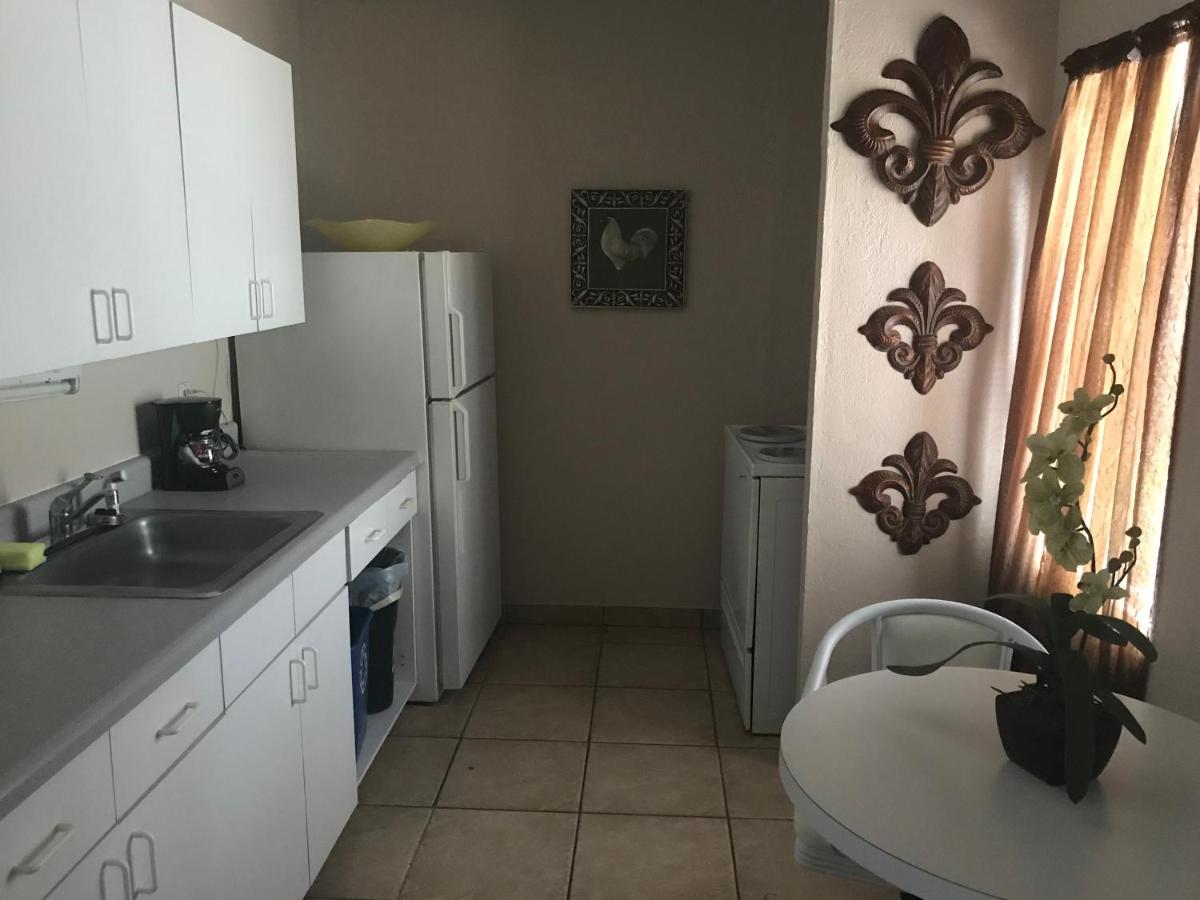 | INN LEATHER GUEST HOUSE-GAY MALE ONLY