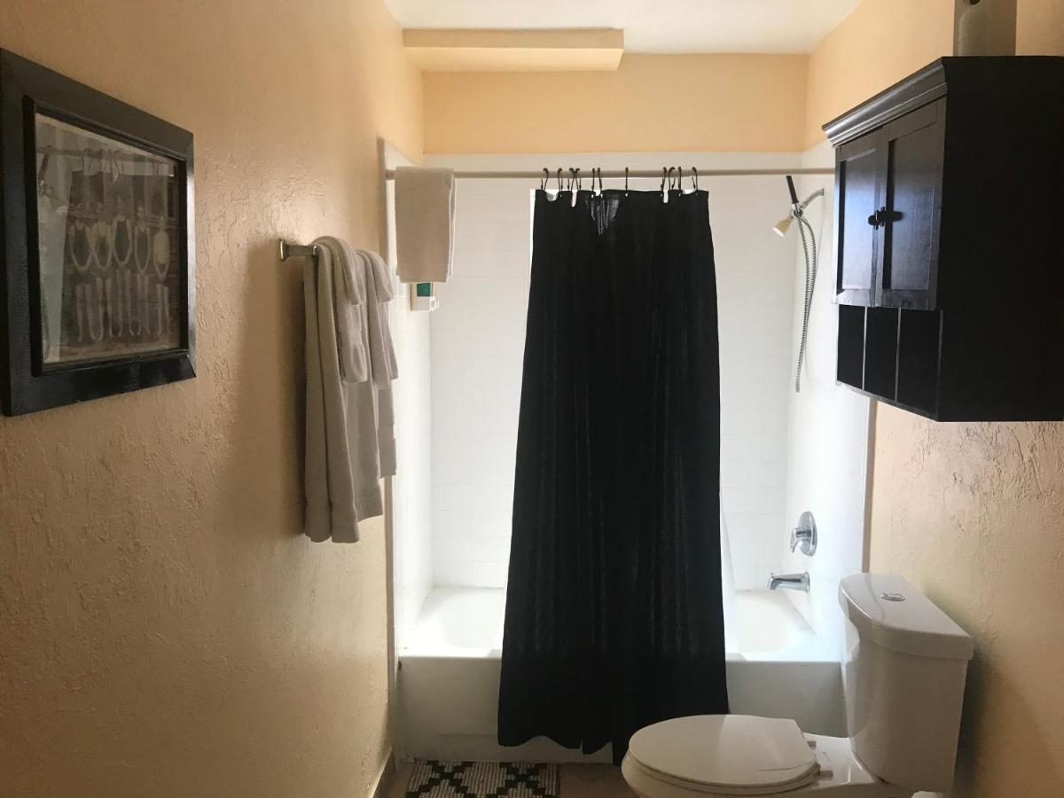 | INN LEATHER GUEST HOUSE-GAY MALE ONLY