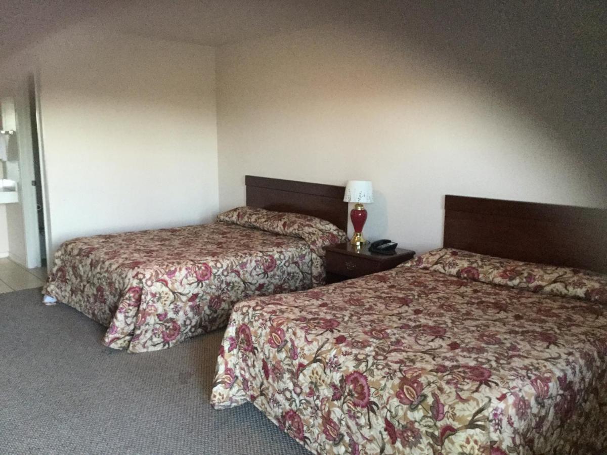 | Americana Inn