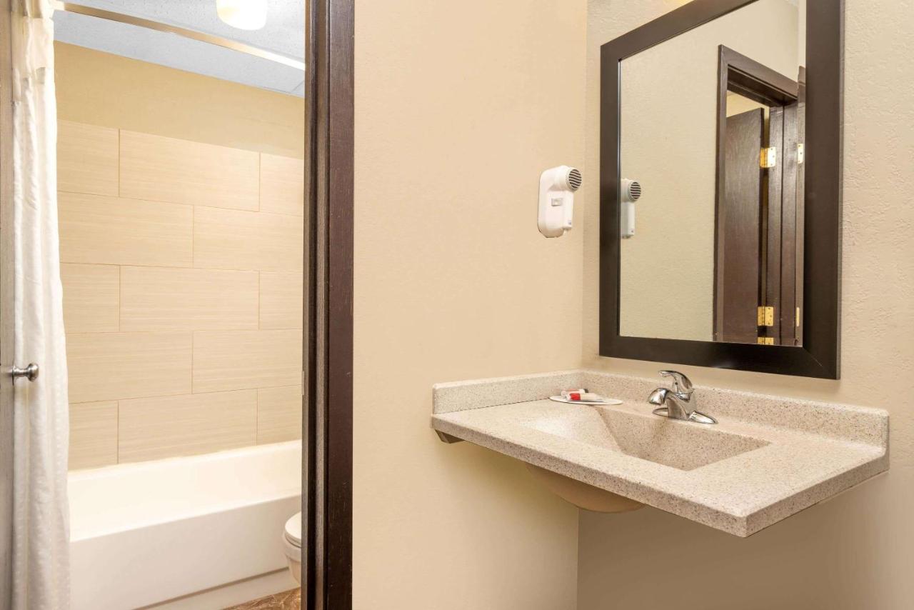 King Studio Suite - Non-Smoking at Super 8 by Wyndham Glenwood