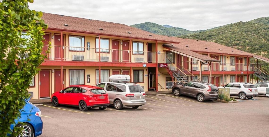  | Ashland Valley Inn