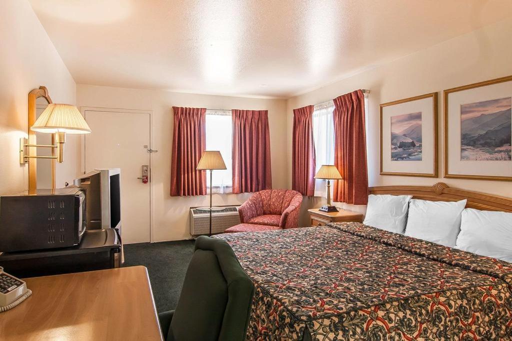  | Ashland Valley Inn