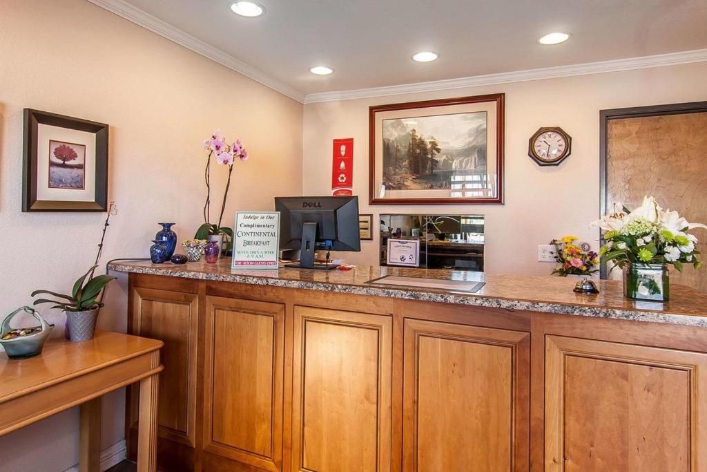  | Ashland Valley Inn