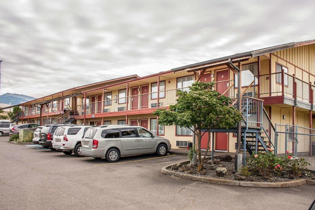  | Ashland Valley Inn