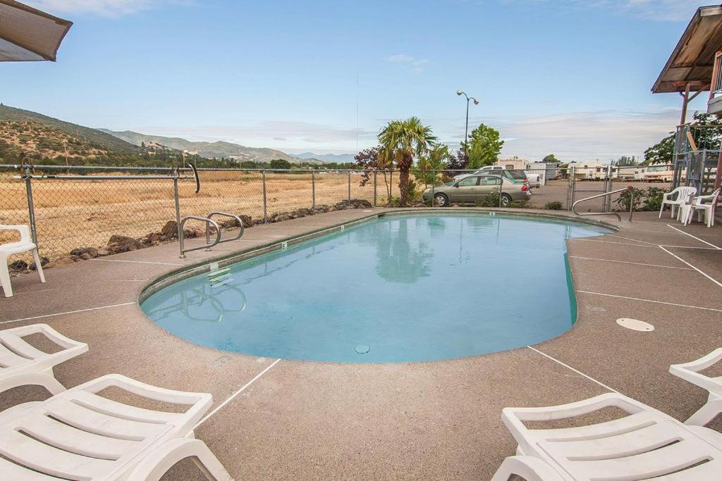  | Ashland Valley Inn