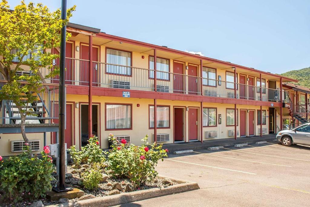  | Ashland Valley Inn