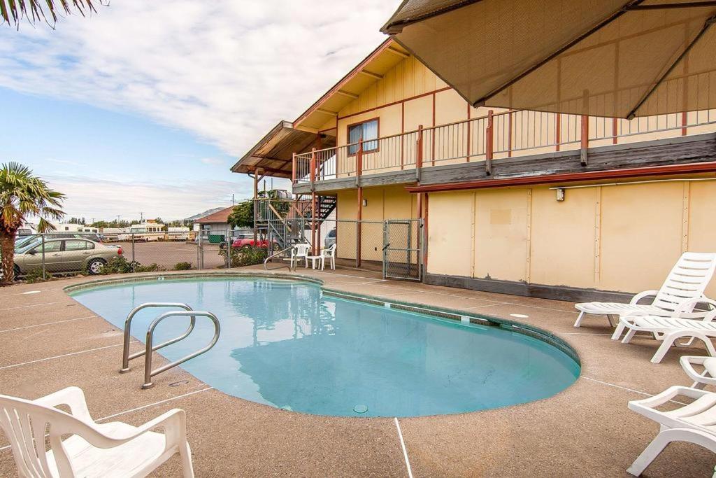 | Ashland Valley Inn