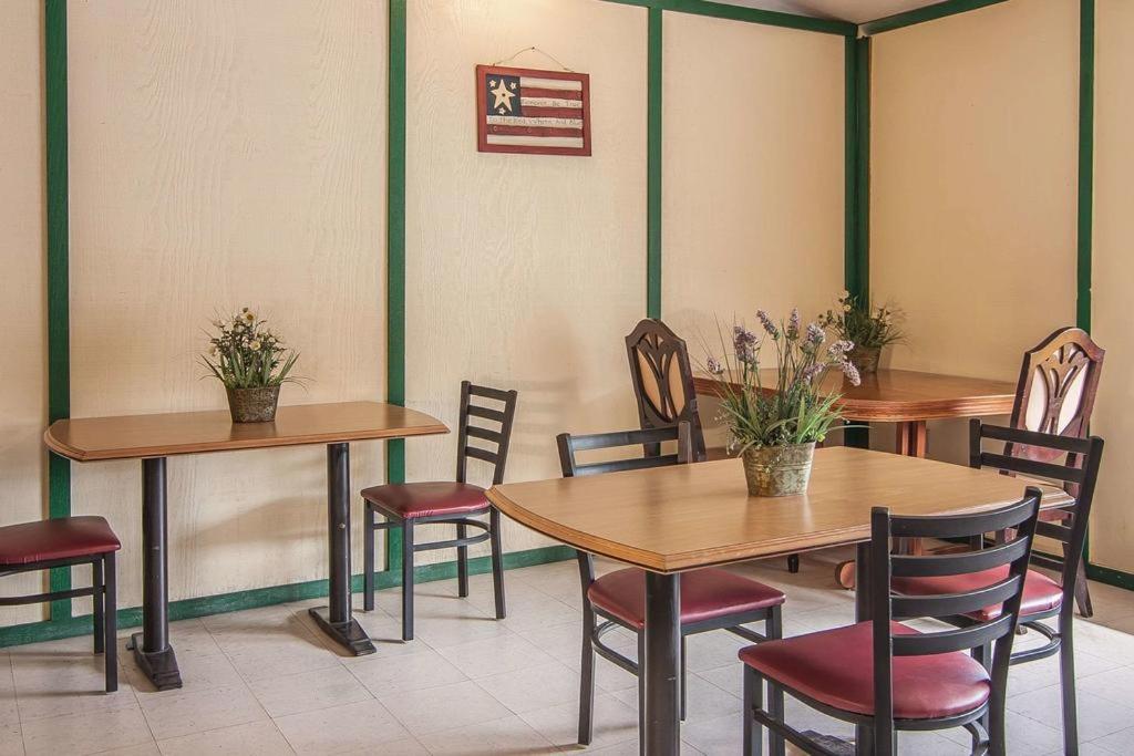  | Ashland Valley Inn
