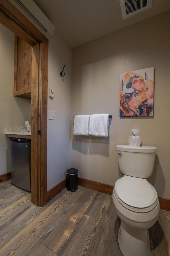 | Golden Stone Inn
