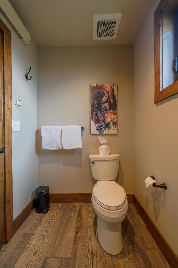 | Golden Stone Inn