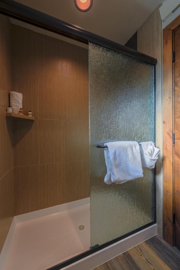 | Golden Stone Inn