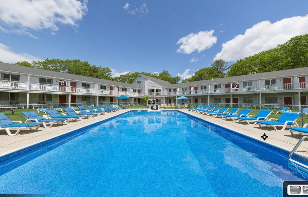 | Rhumb Line Resort