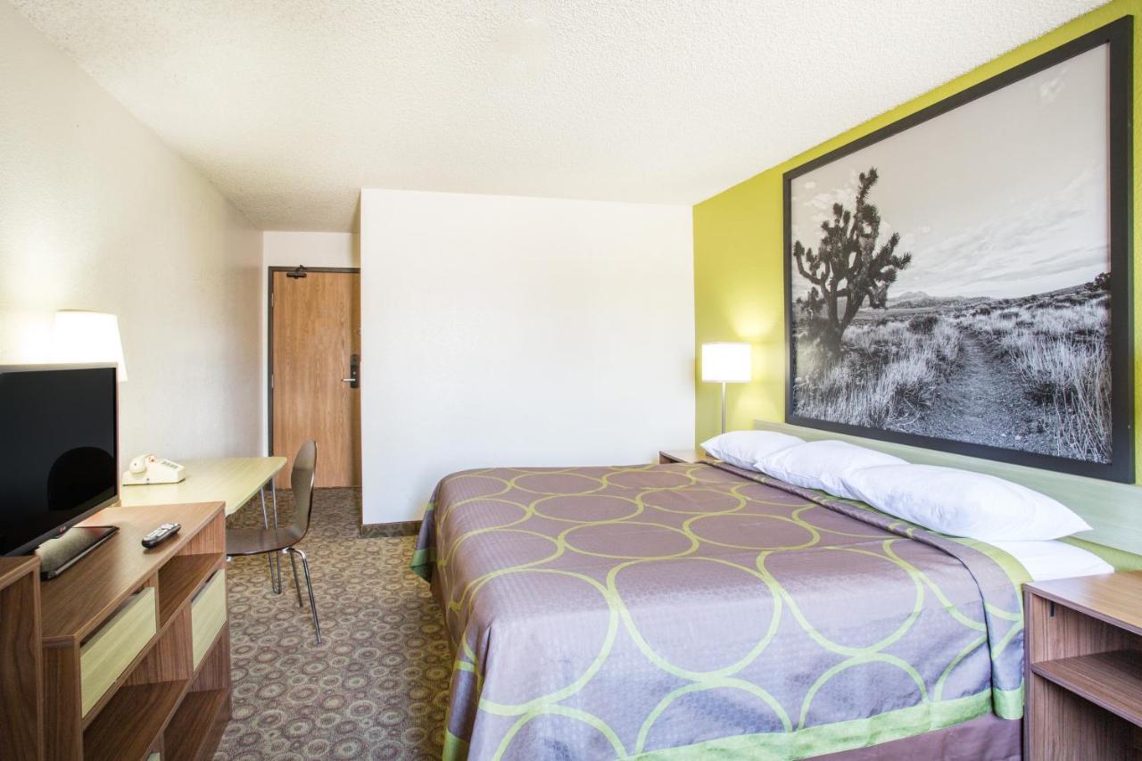 King Room- Non-Smoking at Super 8 by Wyndham Kingman