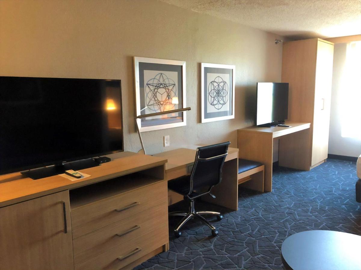 King Suite at Best Western Eau Claire South