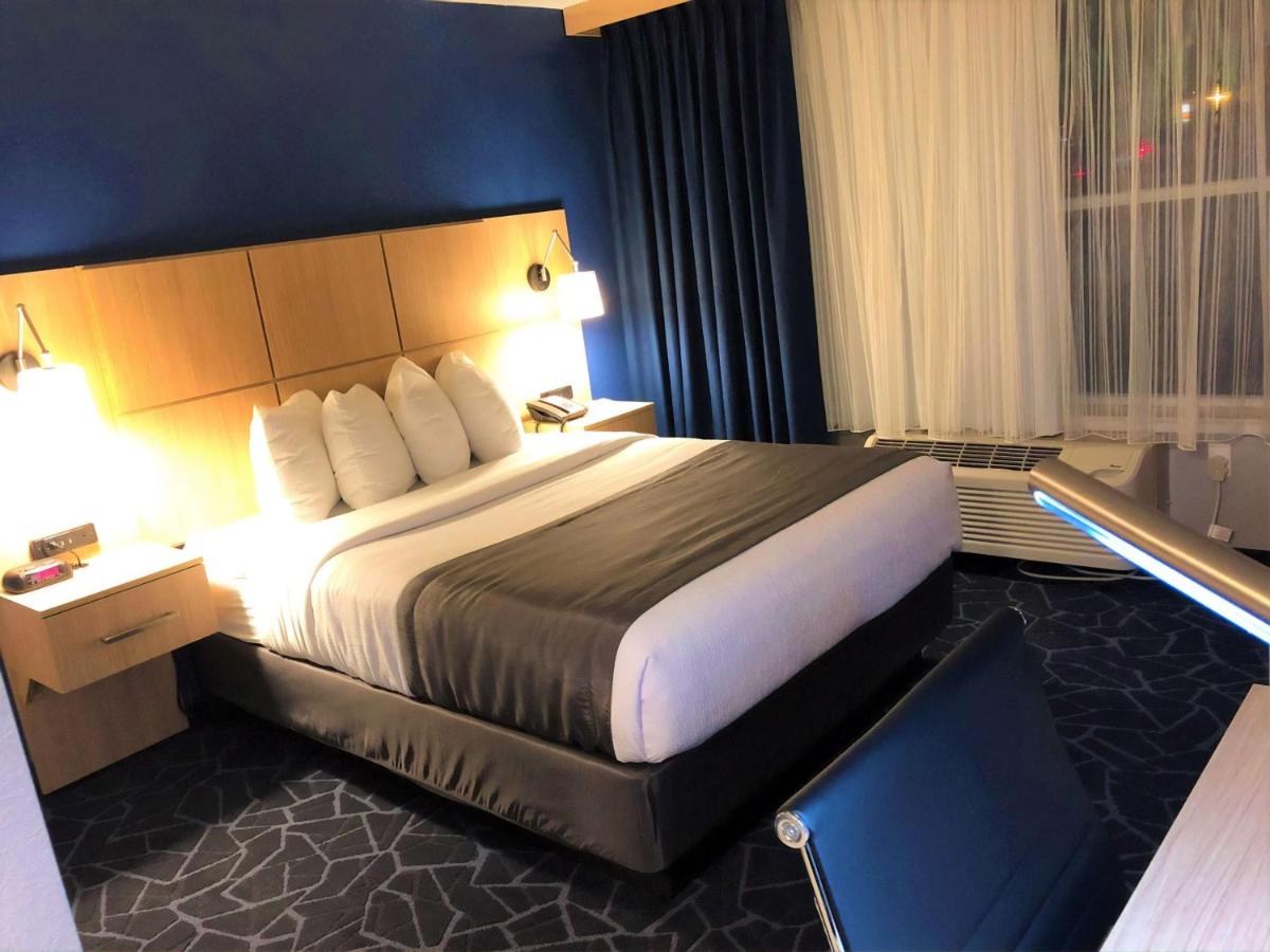 Queen Room at Best Western Eau Claire South