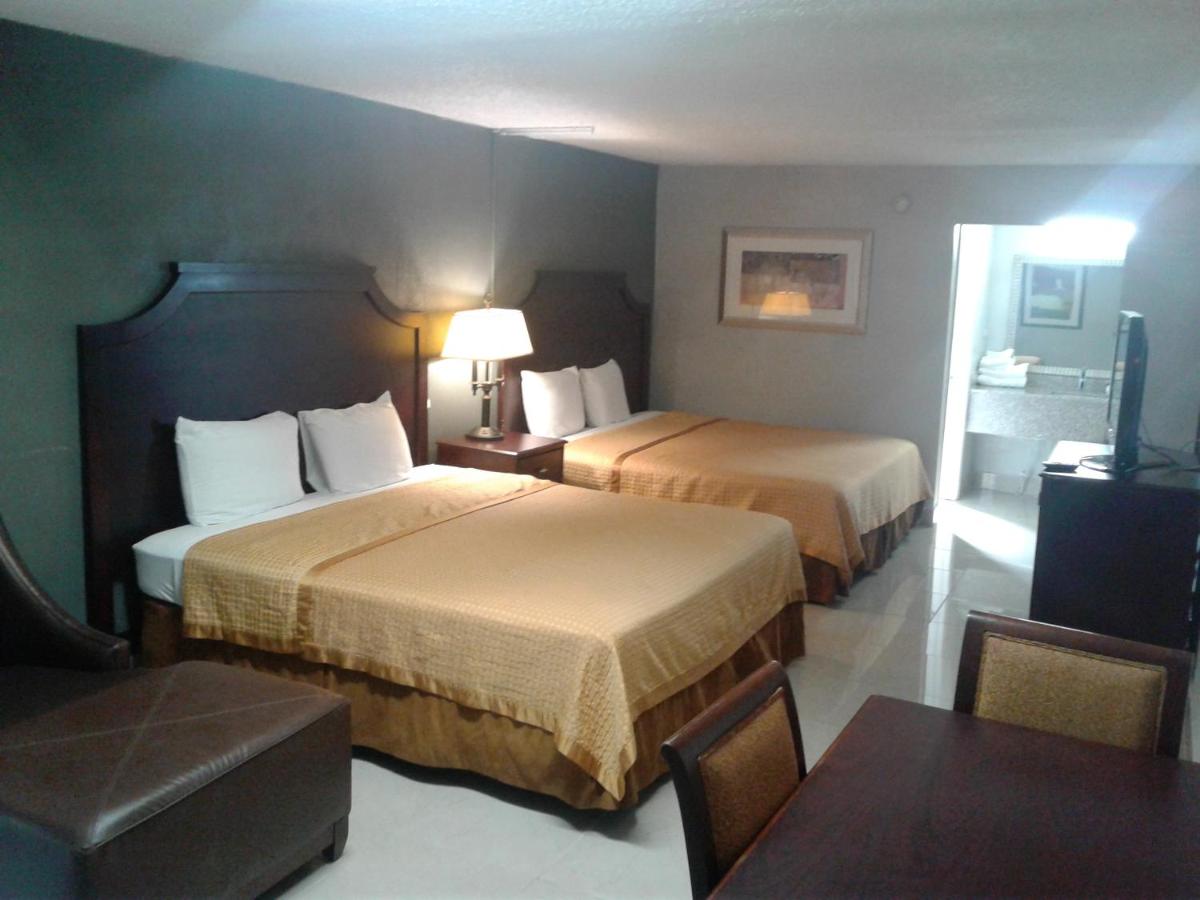 | Express Inn & Suites - 5 Miles from St Petersburg Clearwater Airport