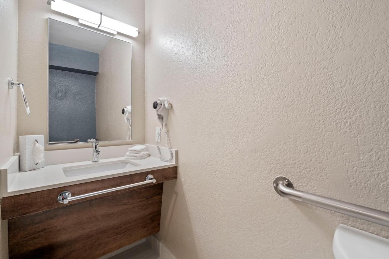 Queen studio with 1 Queen Bed - Disability Access/Non-Smoking at Extended Stay America Premier Suites Seattle Bellevue Downtown