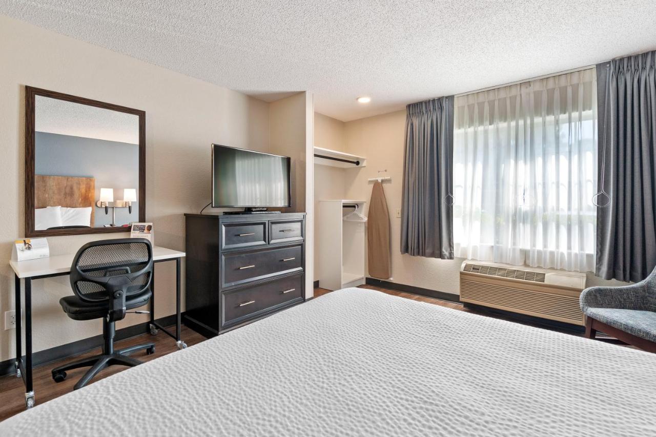 Queen studio with 1 Queen Bed - Disability Access/Non-Smoking at Extended Stay America Premier Suites Seattle Bellevue Downtown