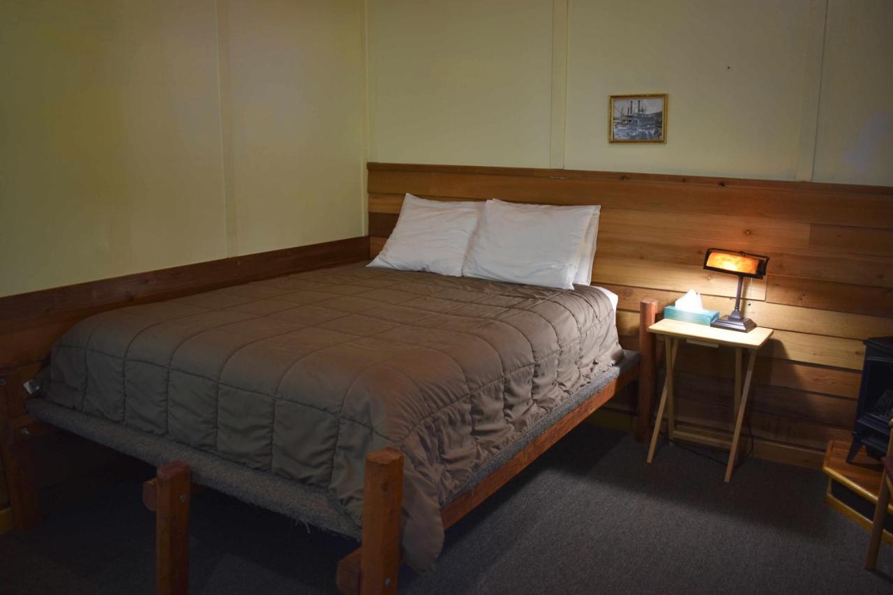 | Exit Glacier Lodge
