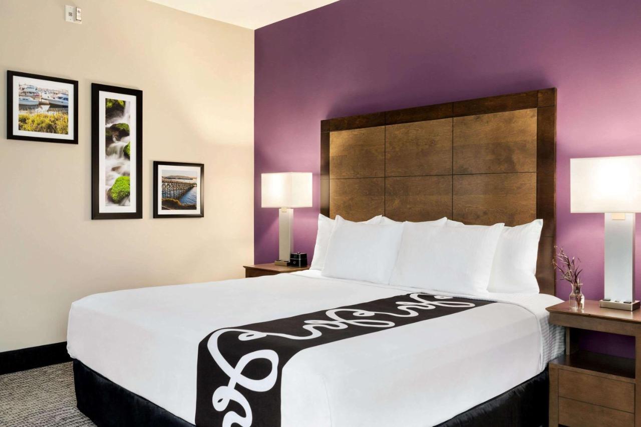 Deluxe King Room with Hearing Impaired Access - Non-Smoking at La Quinta Inn & Suites by Wyndham Burlington
