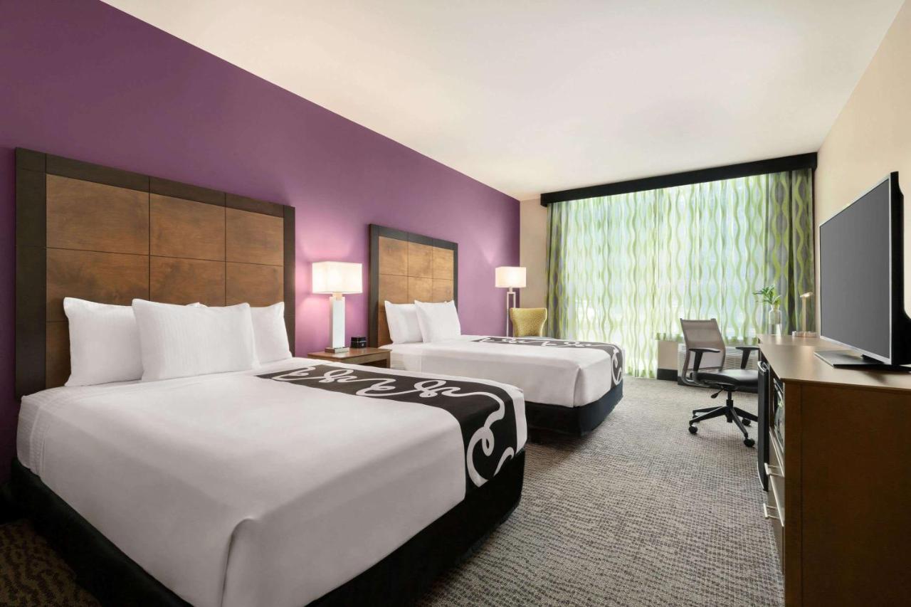 Queen Room with Two Queen Beds - Hearing Impaired Access/Non-Smoking at La Quinta Inn & Suites by Wyndham Burlington