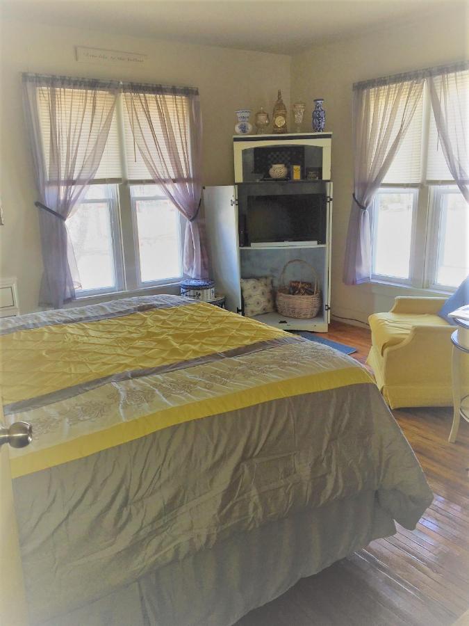 | Glass Magnolia Bed & Breakfast