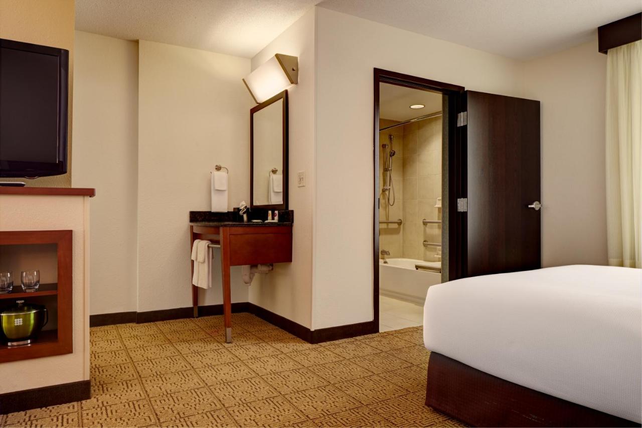 Queen Room with Disability Accessible Tub at Hyatt Place Dallas/Garland/Richardson