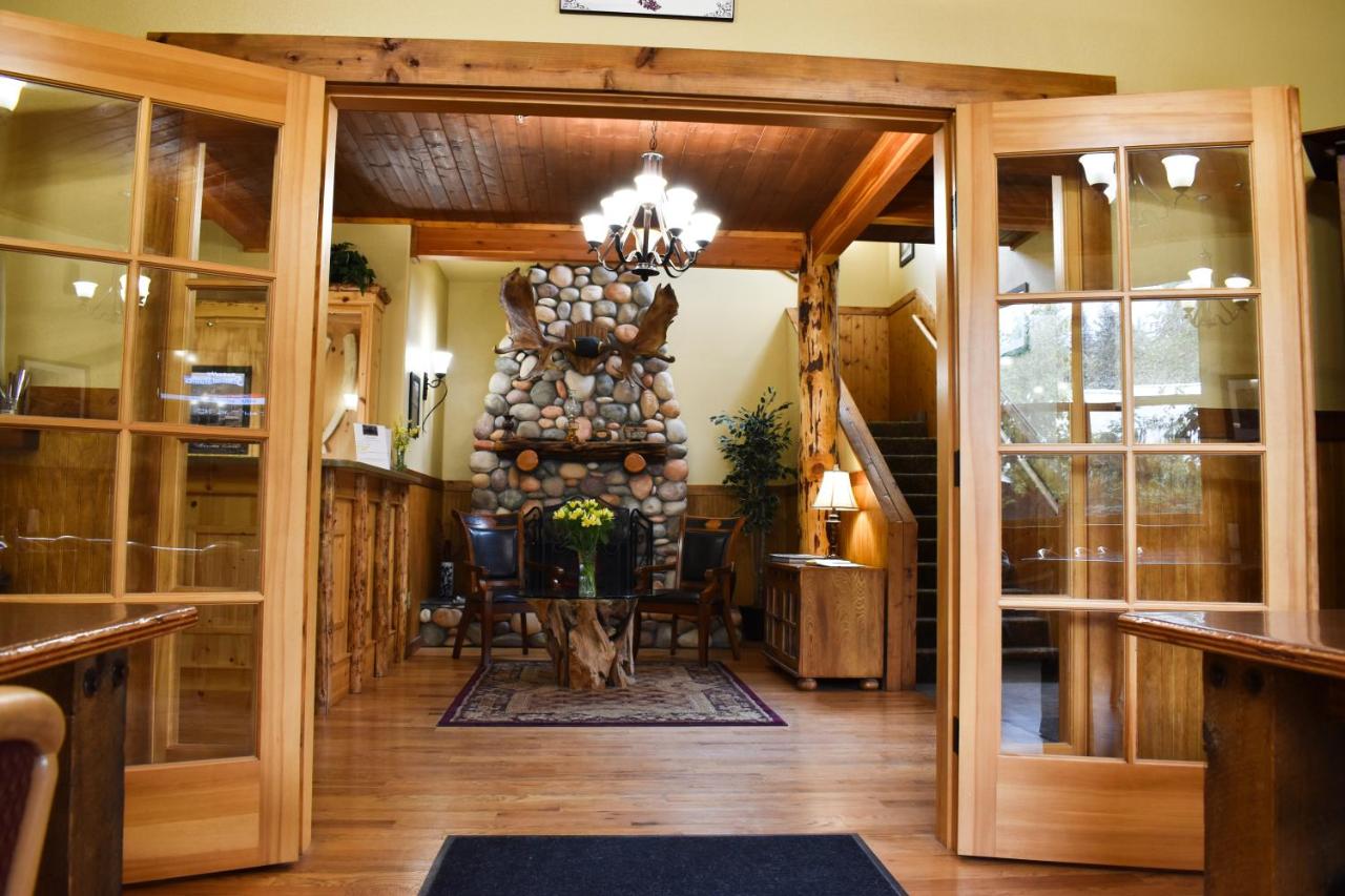 | Exit Glacier Lodge