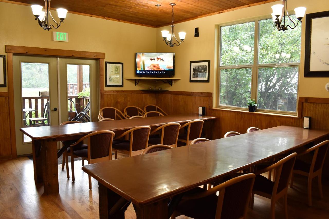 | Exit Glacier Lodge