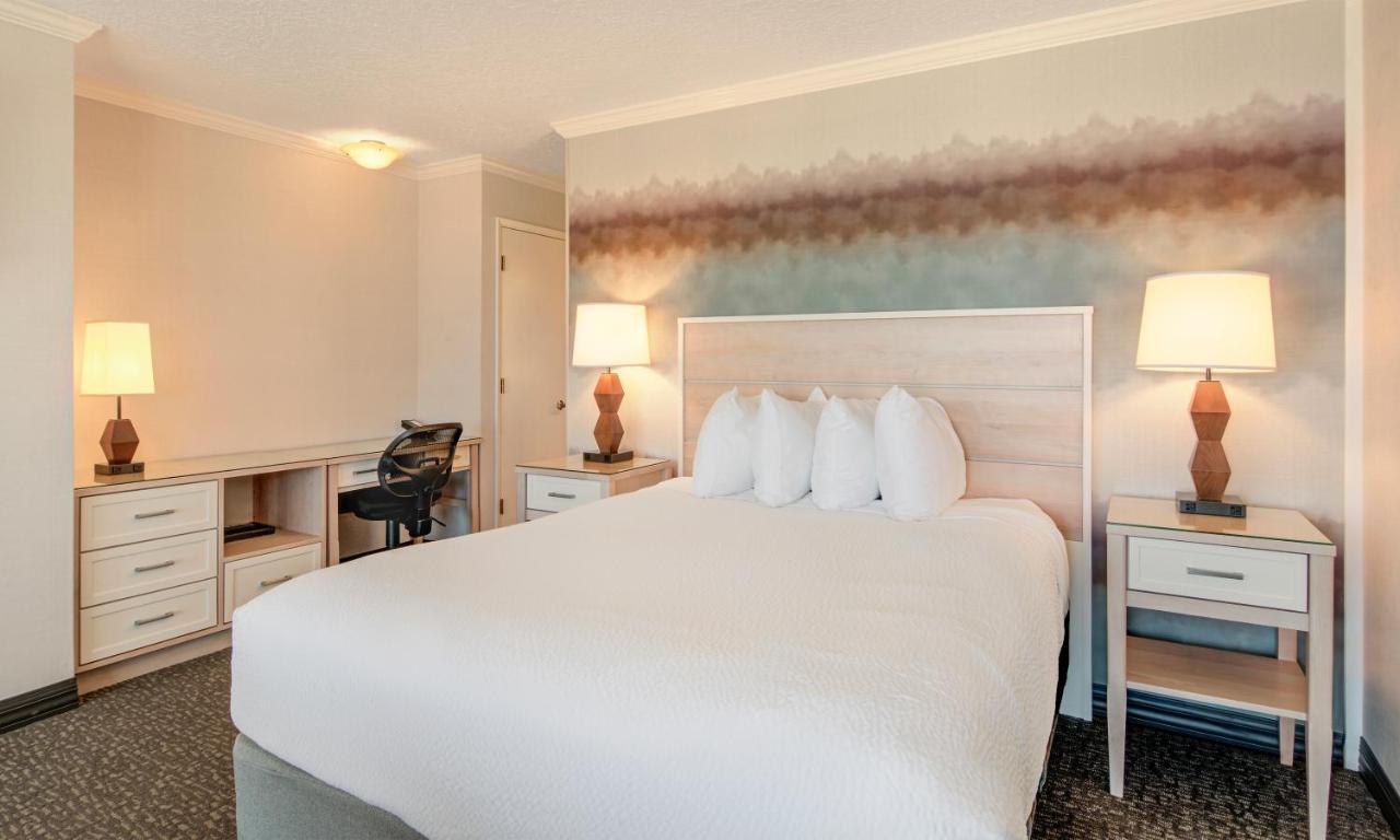 | Hallmark Resort in Cannon Beach