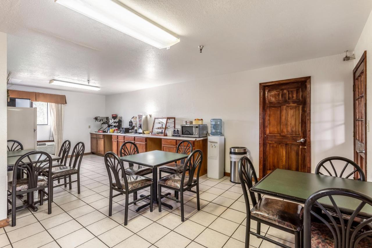  | Rodeway Inn