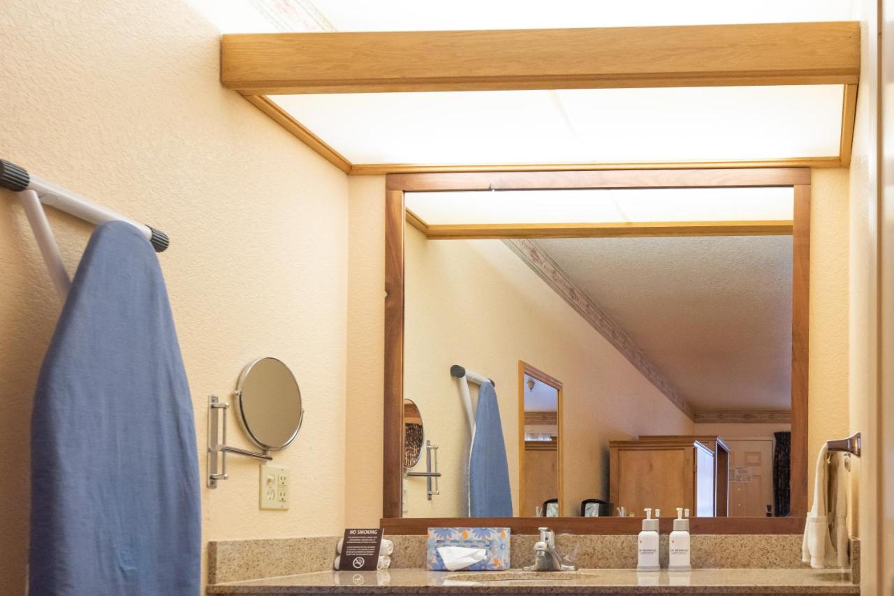  | The Redwood Riverwalk, a boutique motel