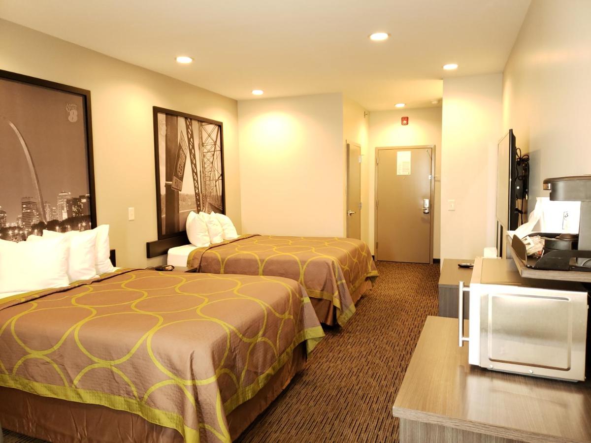 | Super 8 by Wyndham St. Louis North
