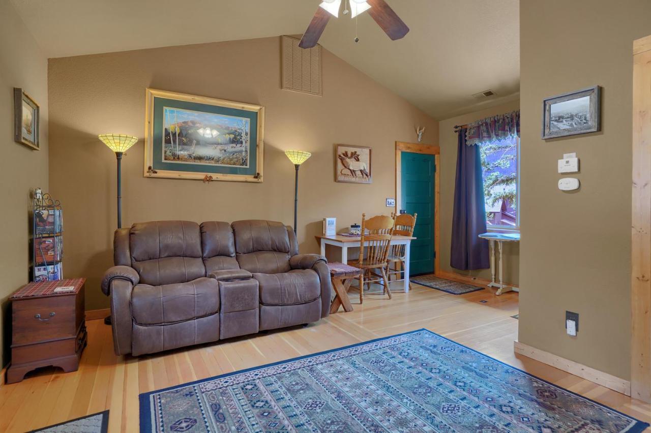 | Rocky Mountain Lodge