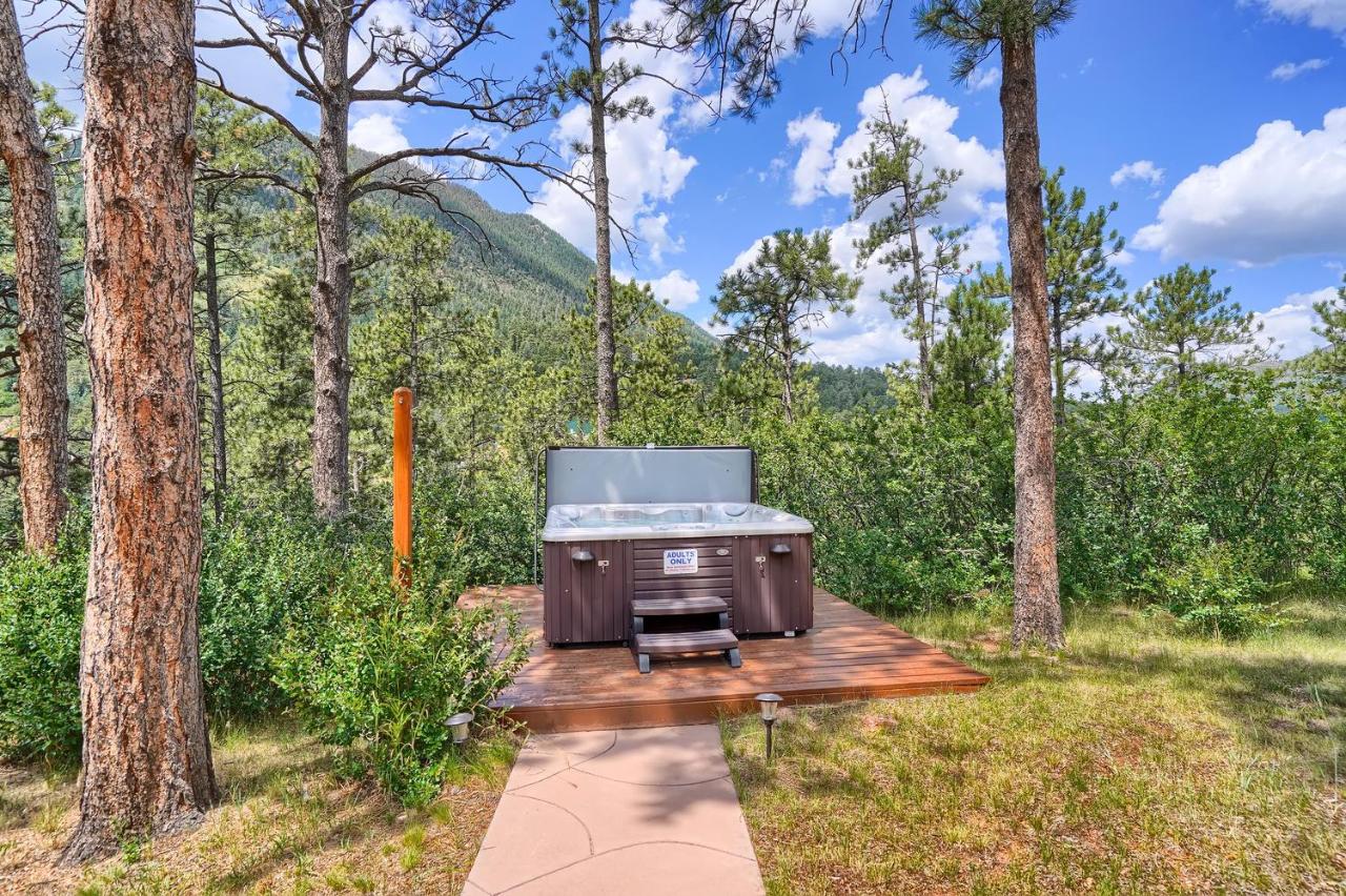 | Rocky Mountain Lodge