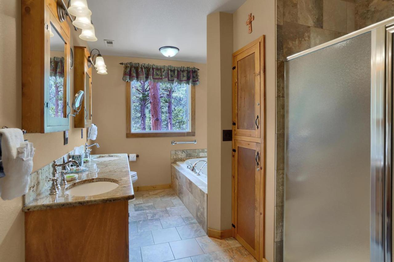 | Rocky Mountain Lodge