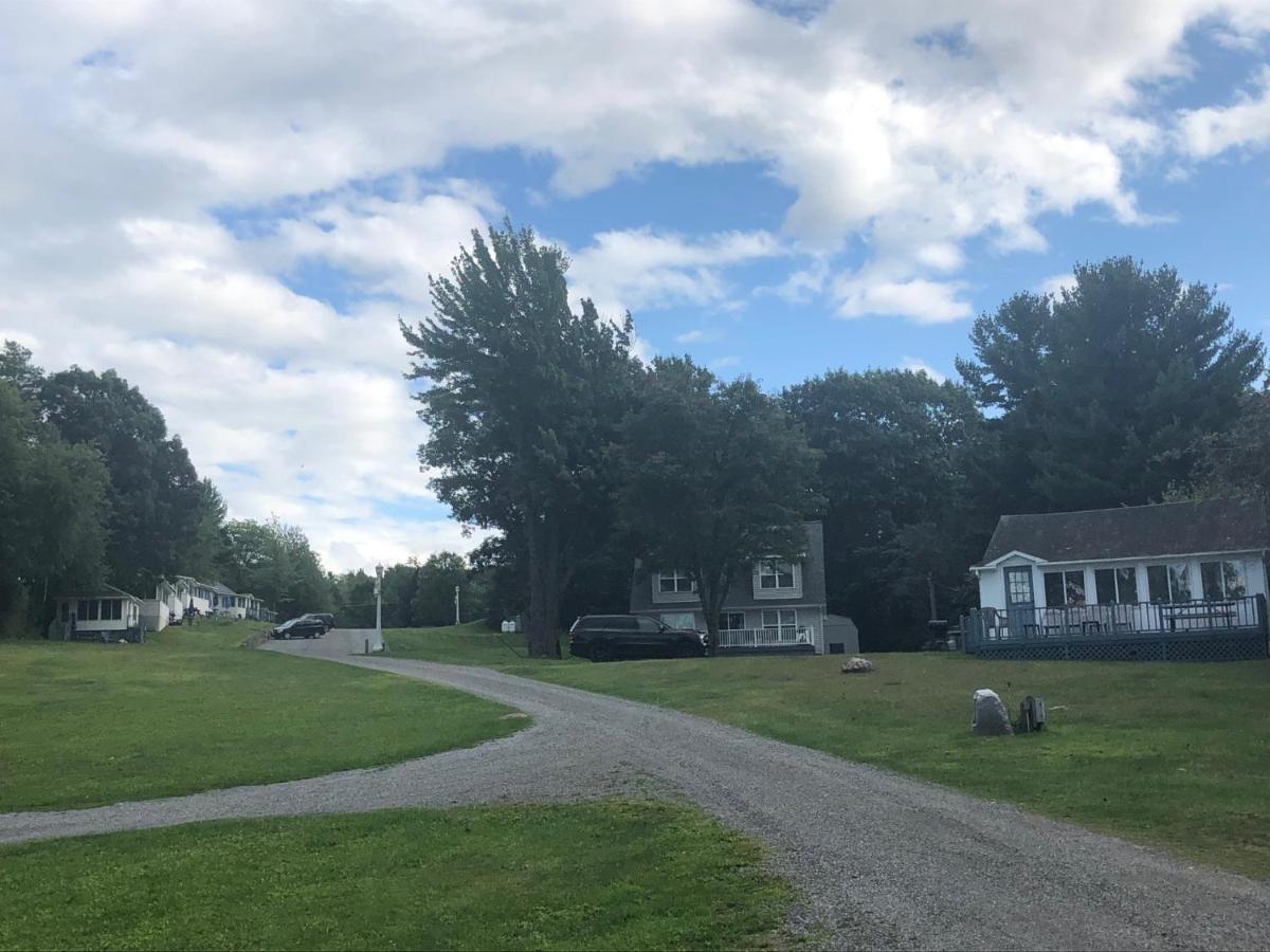 | West Winds Motel & Cottages