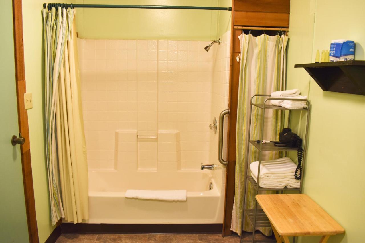 | Exit Glacier Lodge