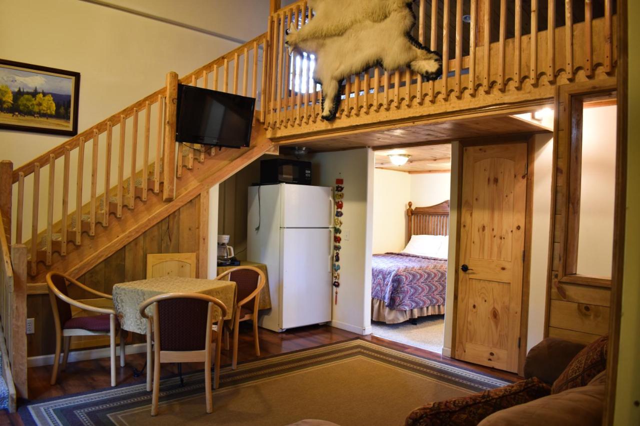 | Exit Glacier Lodge