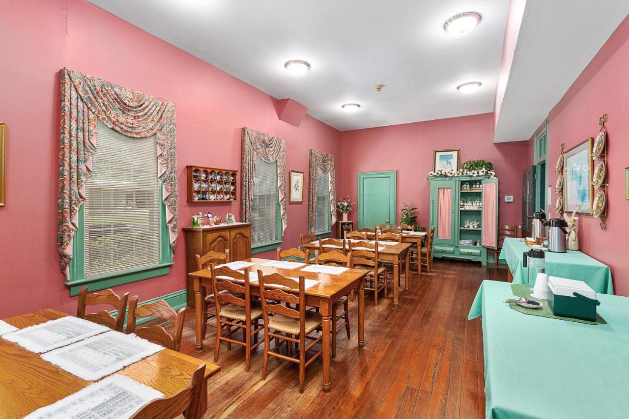 | Spencer House Inn
