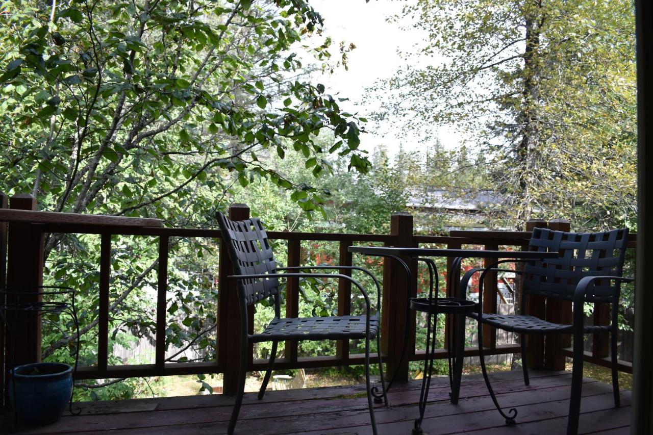 | Exit Glacier Lodge