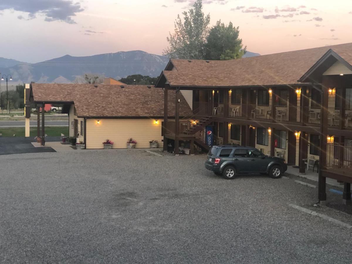 | Red Bear Inn