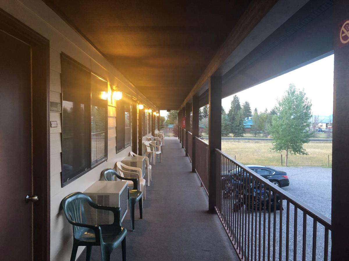 | Red Bear Inn