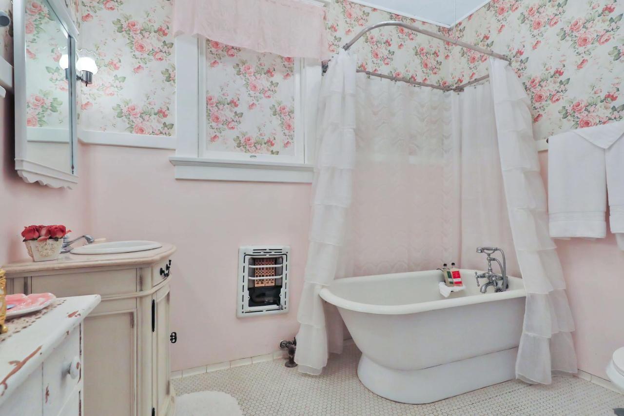  | The Lancaster Manor Bed and Breakfast