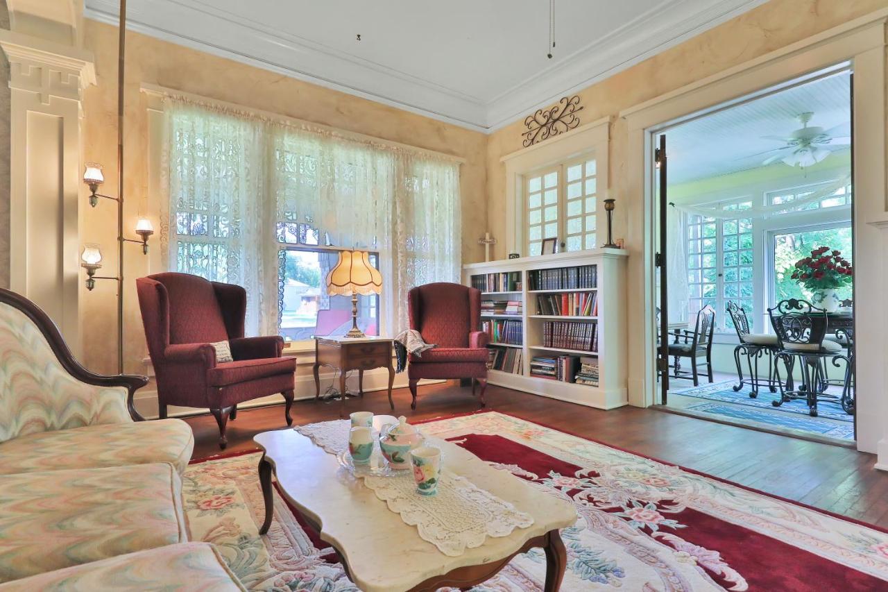  | The Lancaster Manor Bed and Breakfast